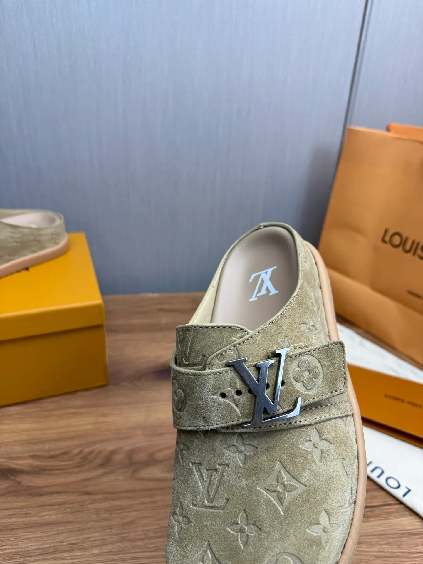 Men's shoes 💰520💰 Lv. hot selling men's slippers 🔥 🩴Official website one to one production 38-45 sizes 45 46 🉑️Customized!